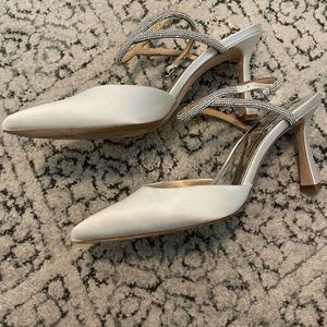 BADGLEY MISCHKA Kamilah Pumps White